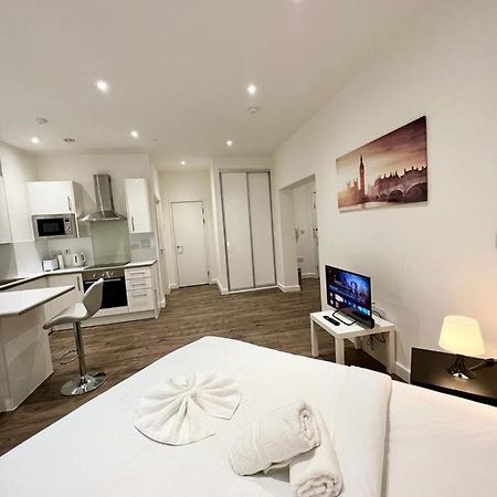 Alarabi Apartments-Studio Flat ครอยดอน ภายนอก รูปภาพ