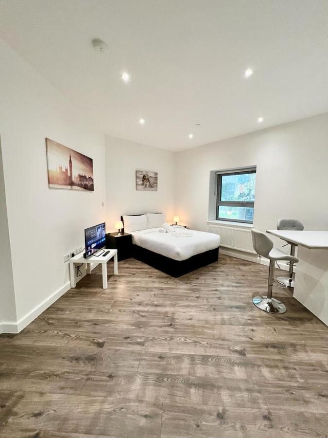 Alarabi Apartments-Studio Flat ครอยดอน ภายนอก รูปภาพ